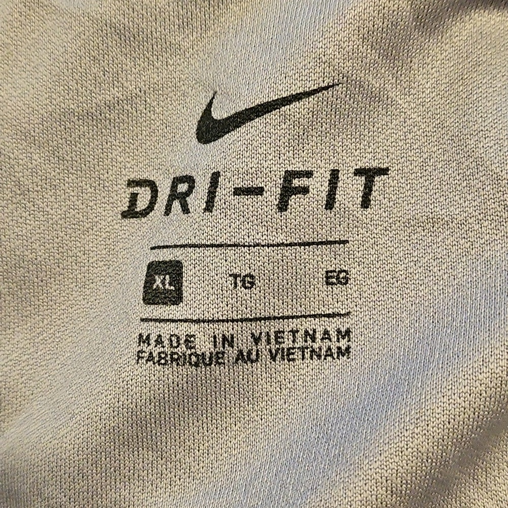 Men's Nike Dri-fit Grey Athletic Shorts with Side Panels and Inner Lining - Picture 2 of 11